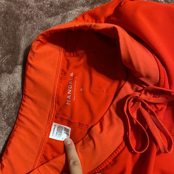 Red size medium Mandala scrub jogger pants - Picture 4 of 4